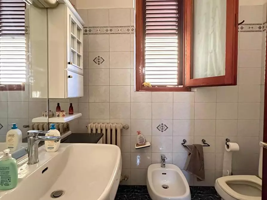 Immagine 11 di Casa indipendente in vendita  a Carmignano