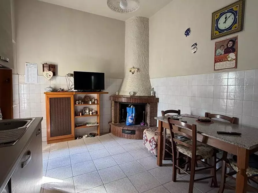 Immagine 9 di Casa indipendente in vendita  a Carmignano