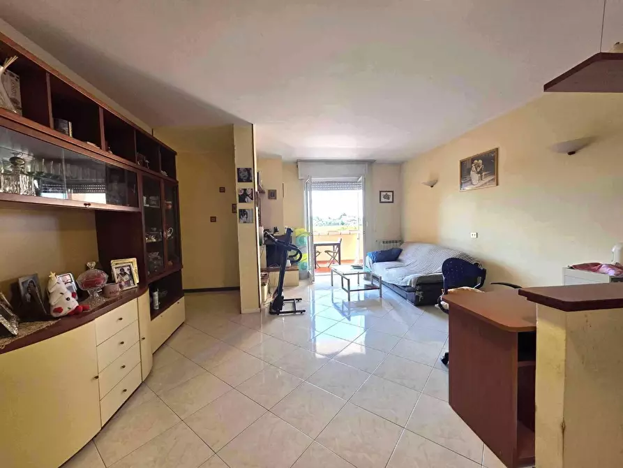 Immagine 1 di Appartamento in vendita  a Montignoso