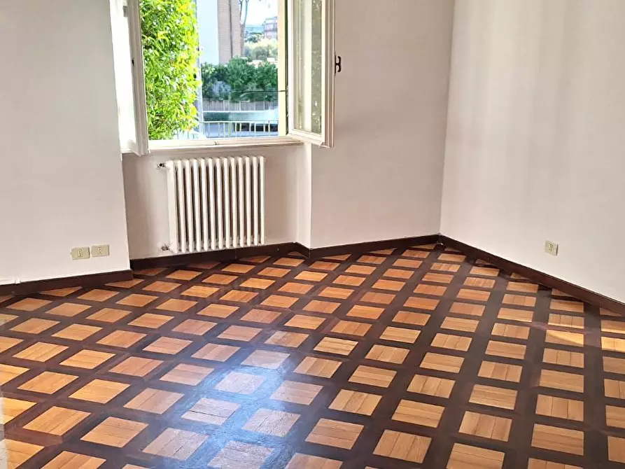Immagine 11 di Appartamento in vendita  a Livorno