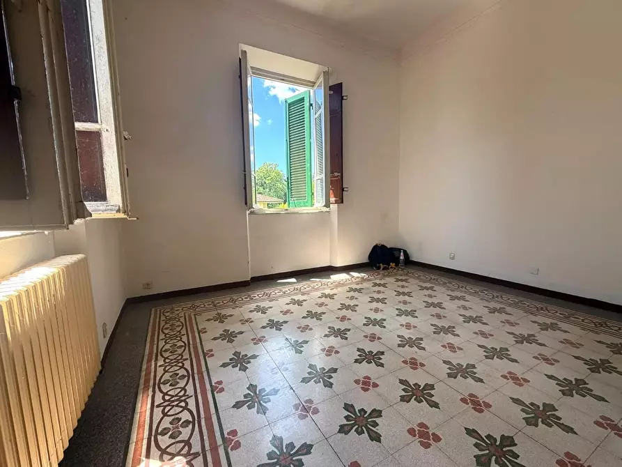 Immagine 12 di Appartamento in vendita  a Lucca