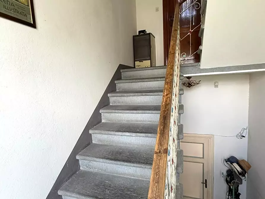 Immagine 5 di Appartamento in vendita  a Lucca