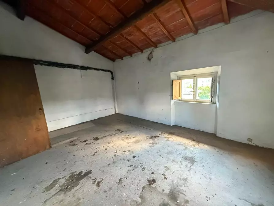Immagine 15 di Appartamento in vendita  a Lucca