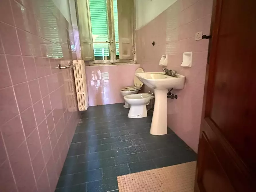 Immagine 4 di Appartamento in vendita  a Lucca