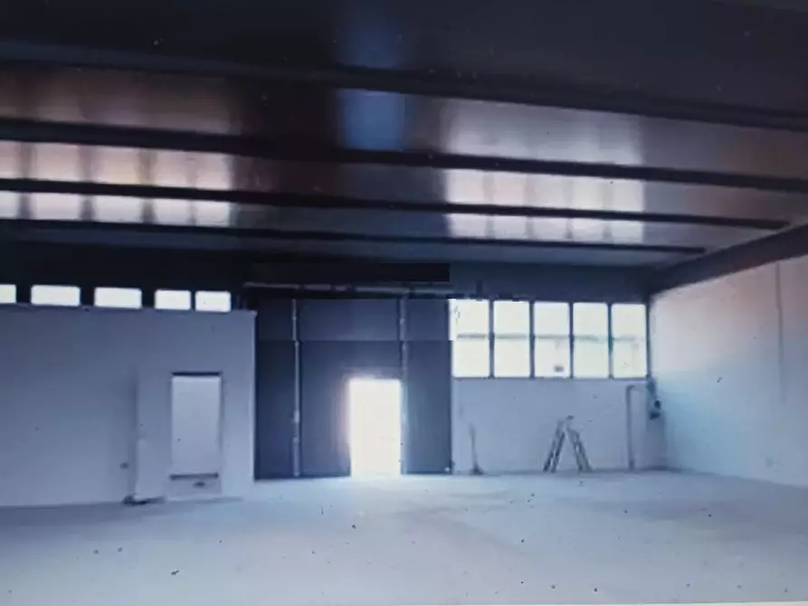 Immagine 3 di Capannone industriale in affitto  a Montemurlo