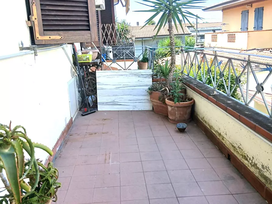 Immagine 18 di Appartamento in vendita  a Massa
