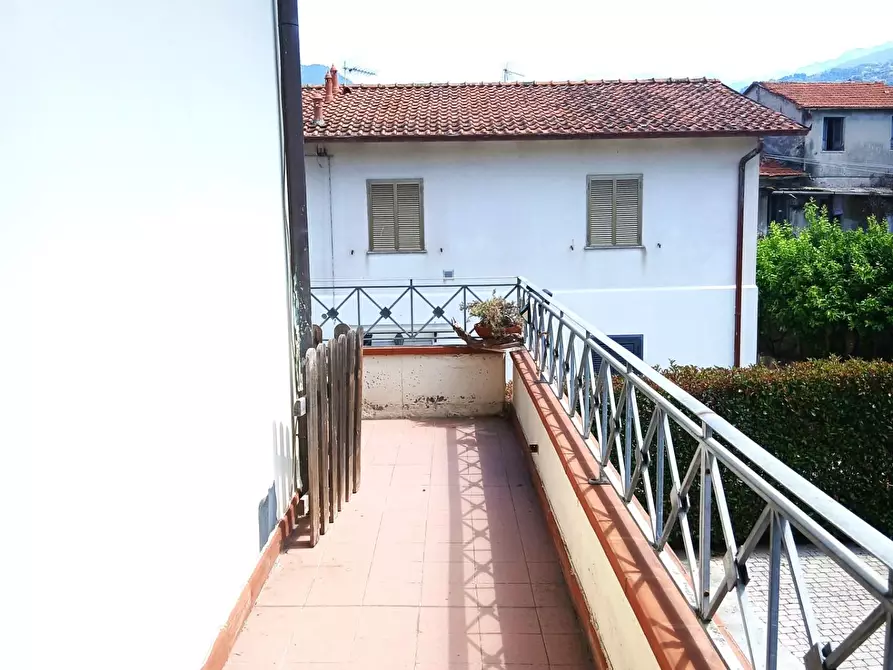 Immagine 9 di Appartamento in vendita  a Massa