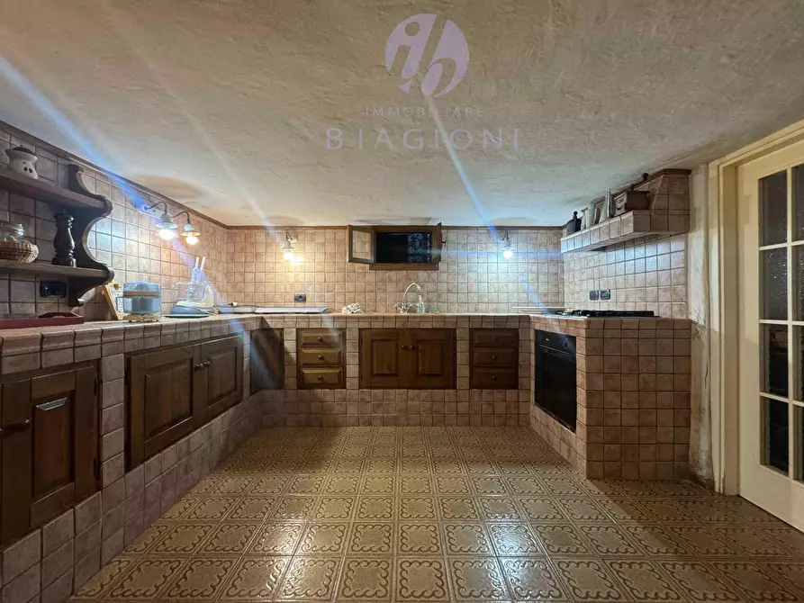 Immagine 31 di Casa bifamiliare in vendita  a Camaiore
