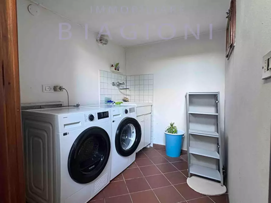 Immagine 5 di Casa bifamiliare in vendita  a Camaiore