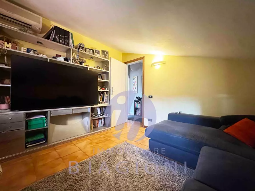 Immagine 18 di Casa bifamiliare in vendita  a Camaiore