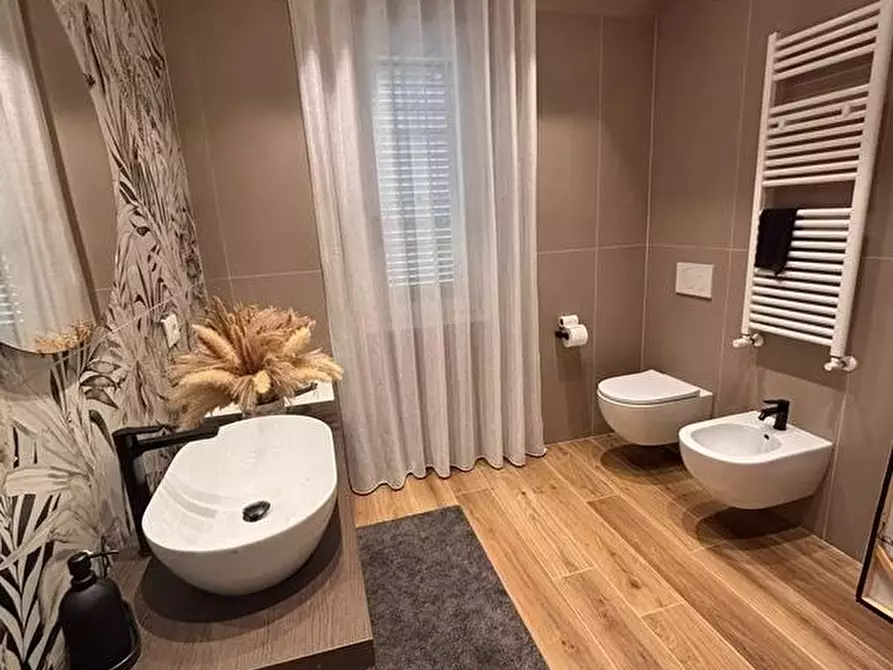 Immagine 11 di Casa bifamiliare in vendita  a Montignoso