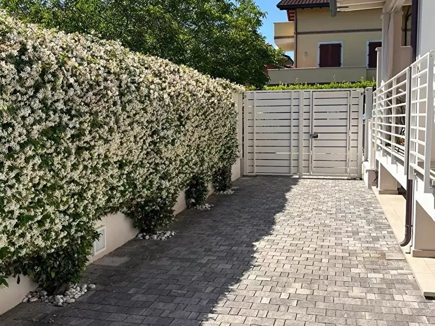 Immagine 10 di Casa bifamiliare in vendita  a Montignoso