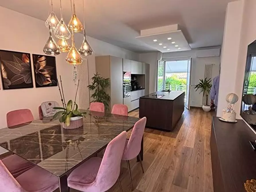 Immagine 12 di Casa bifamiliare in vendita  a Montignoso
