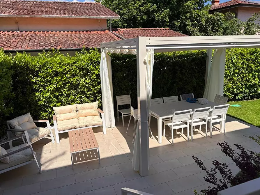 Immagine 9 di Casa bifamiliare in vendita  a Montignoso