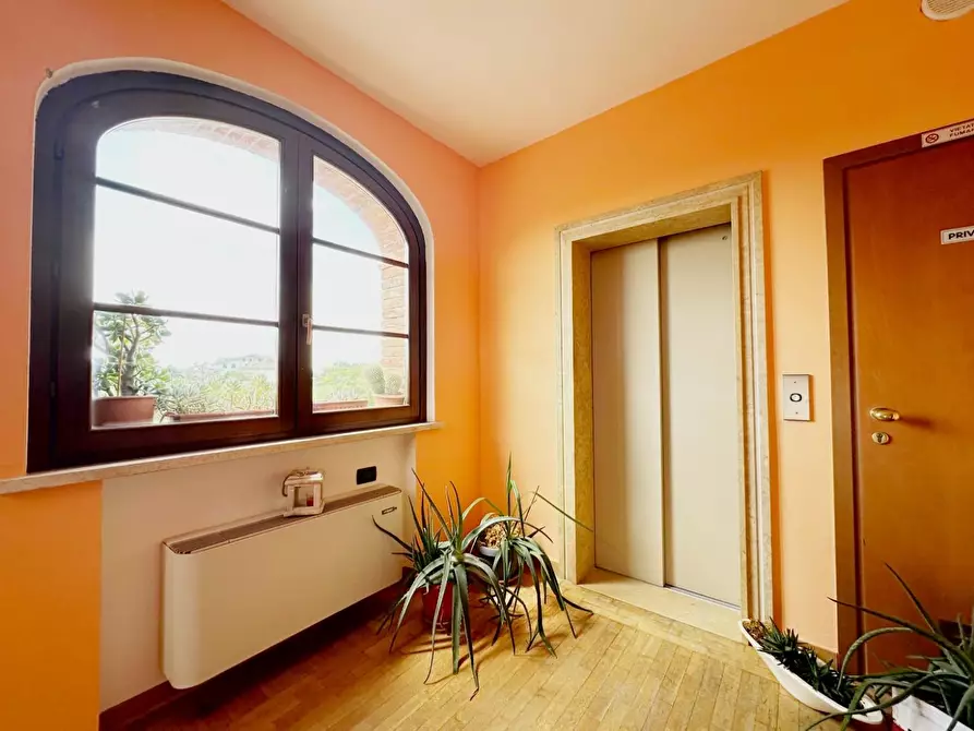 Immagine 22 di Palazzo in vendita  a Altopascio