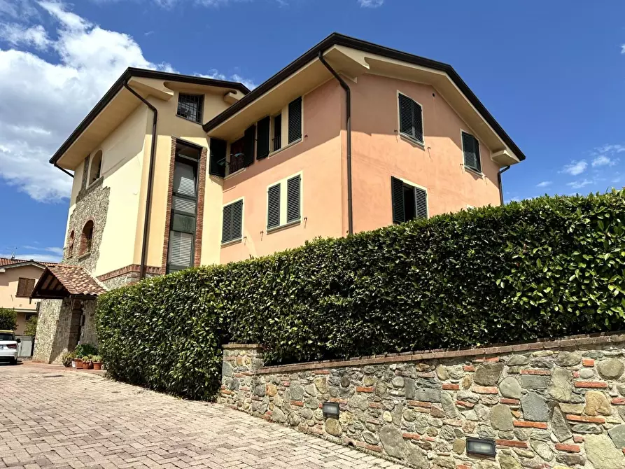Immagine 23 di Palazzo in vendita  a Altopascio