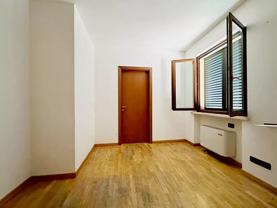 Immagine 18 di Palazzo in vendita  a Altopascio