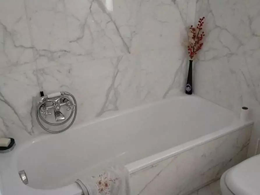 Immagine 18 di Appartamento in vendita  a Carrara
