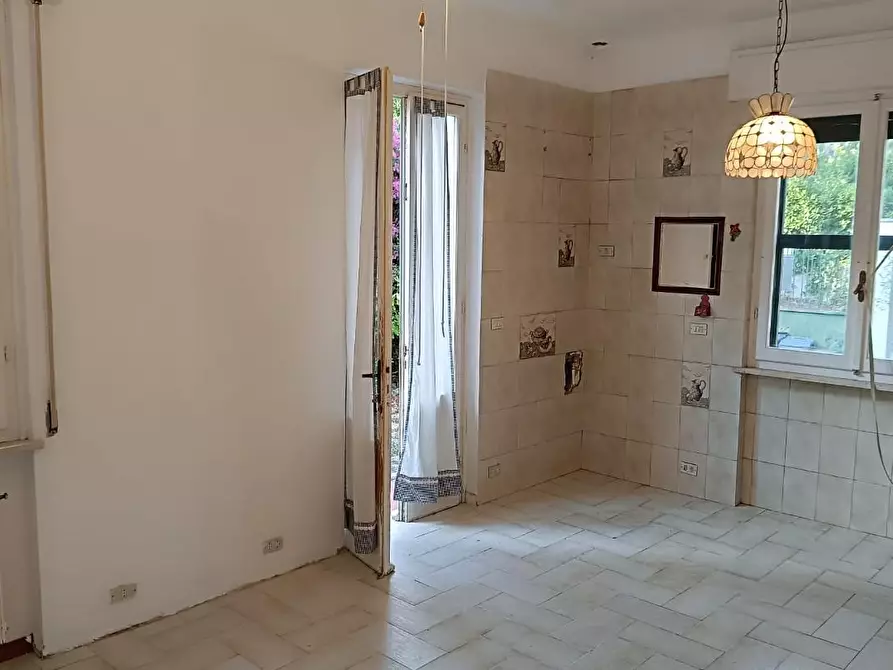 Immagine 9 di Villa in vendita  a Livorno
