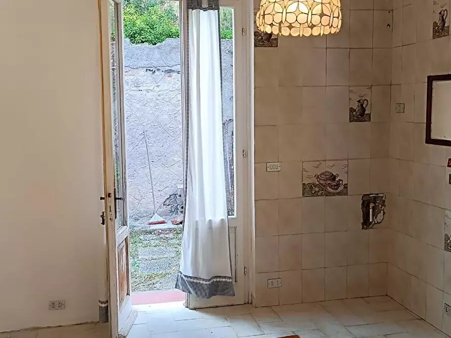 Immagine 10 di Villa in vendita  a Livorno