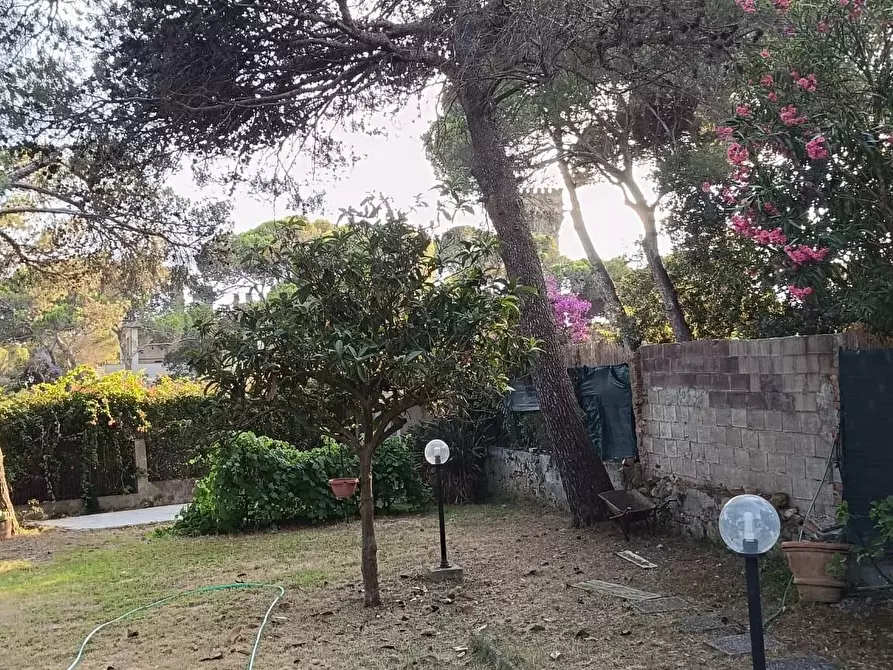 Immagine 24 di Villa in vendita  a Livorno