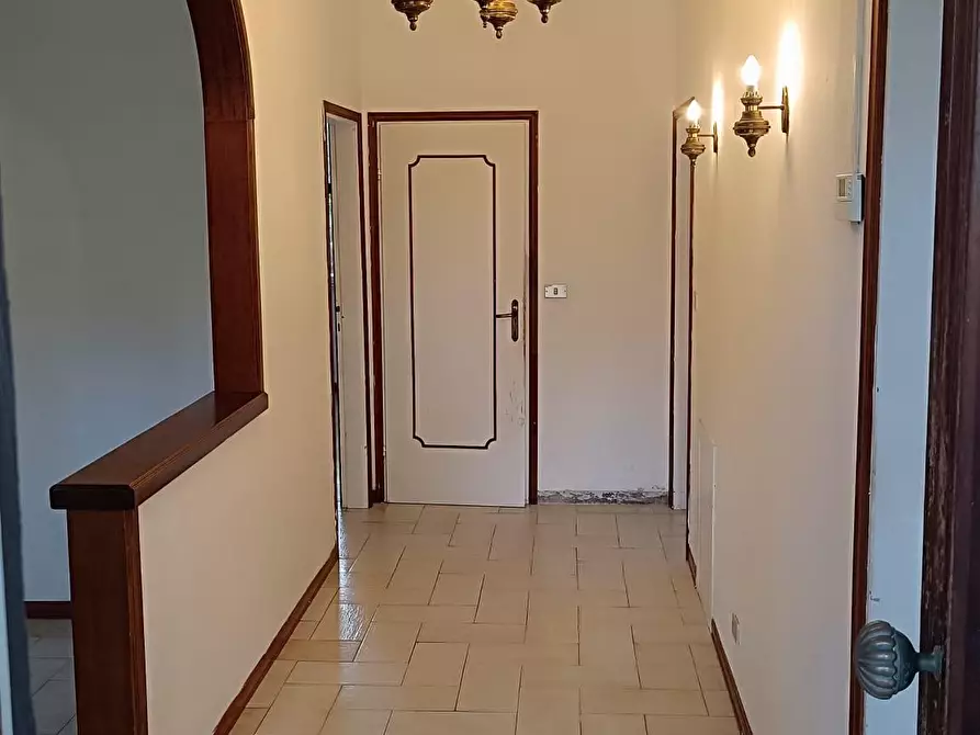 Immagine 8 di Villa in vendita  a Livorno