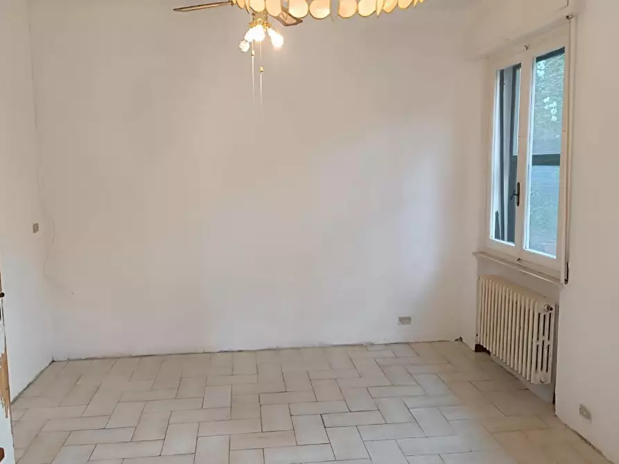 Immagine 15 di Villa in vendita  a Livorno