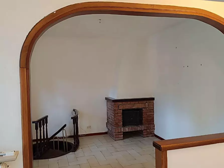 Immagine 5 di Villa in vendita  a Livorno