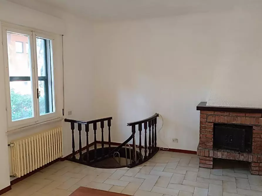 Immagine 6 di Villa in vendita  a Livorno