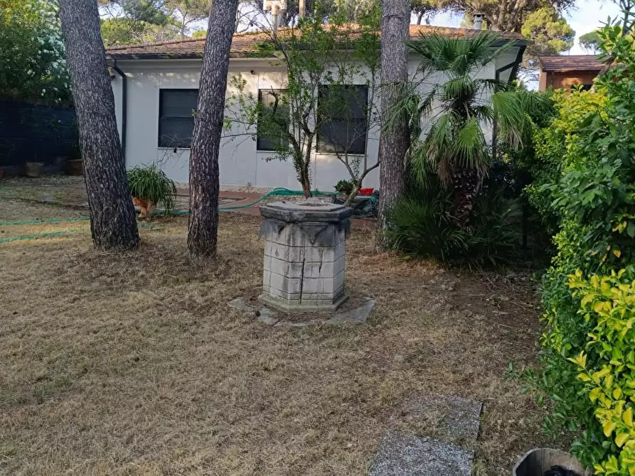 Immagine 2 di Villa in vendita  a Livorno