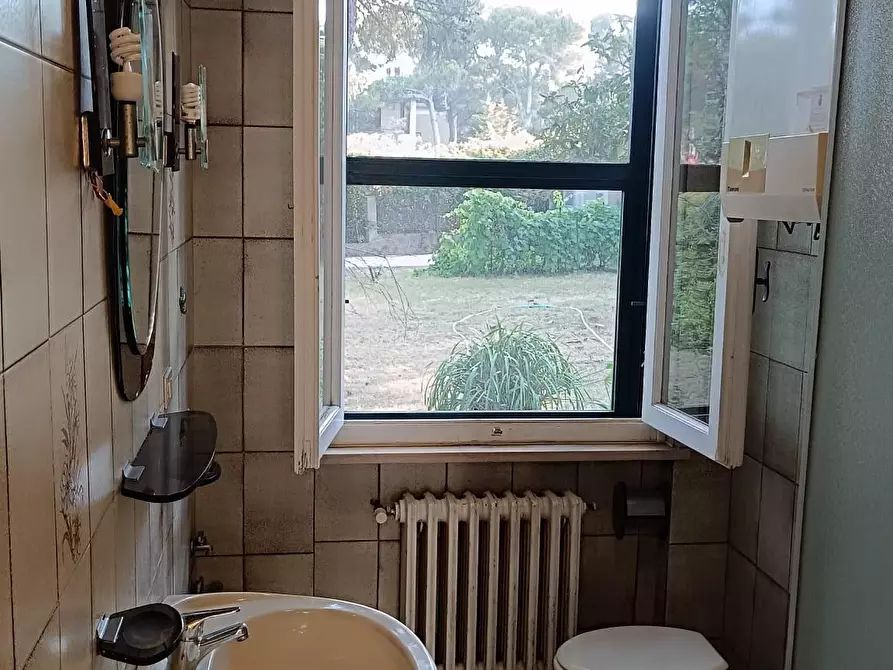 Immagine 12 di Villa in vendita  a Livorno