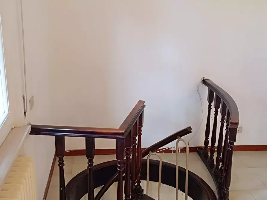 Immagine 17 di Villa in vendita  a Livorno