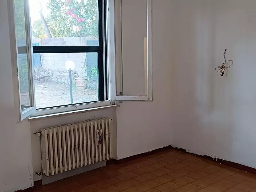 Immagine 13 di Villa in vendita  a Livorno