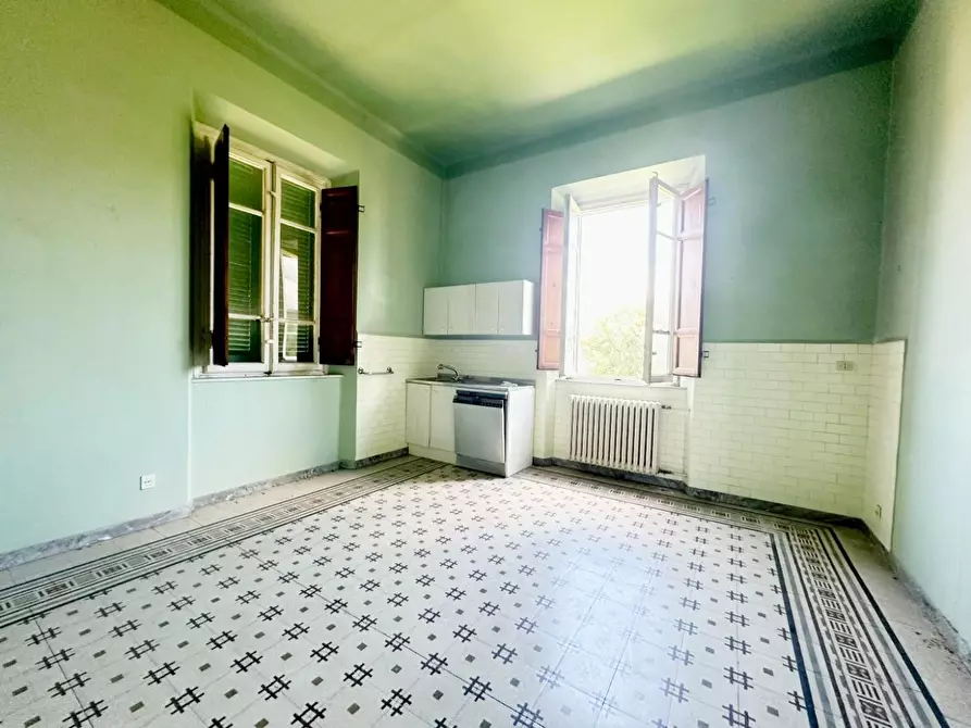 Immagine 10 di Appartamento in vendita  a Lucca