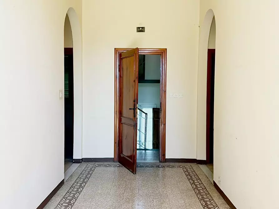 Immagine 5 di Appartamento in vendita  a Lucca