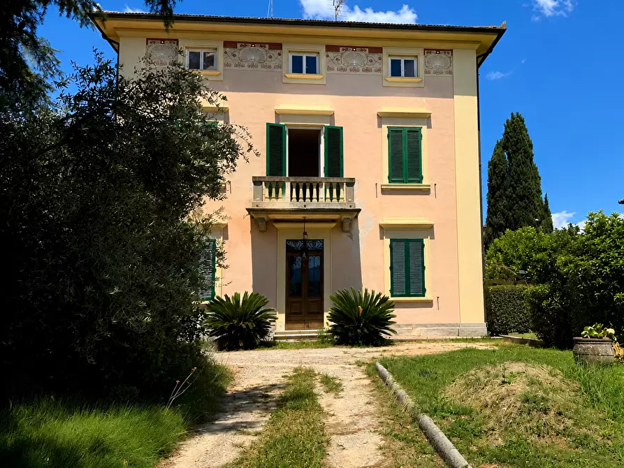 Immagine 2 di Appartamento in vendita  a Lucca