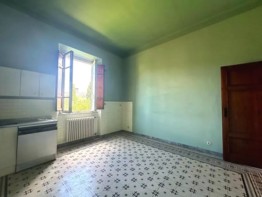 Immagine 11 di Appartamento in vendita  a Lucca