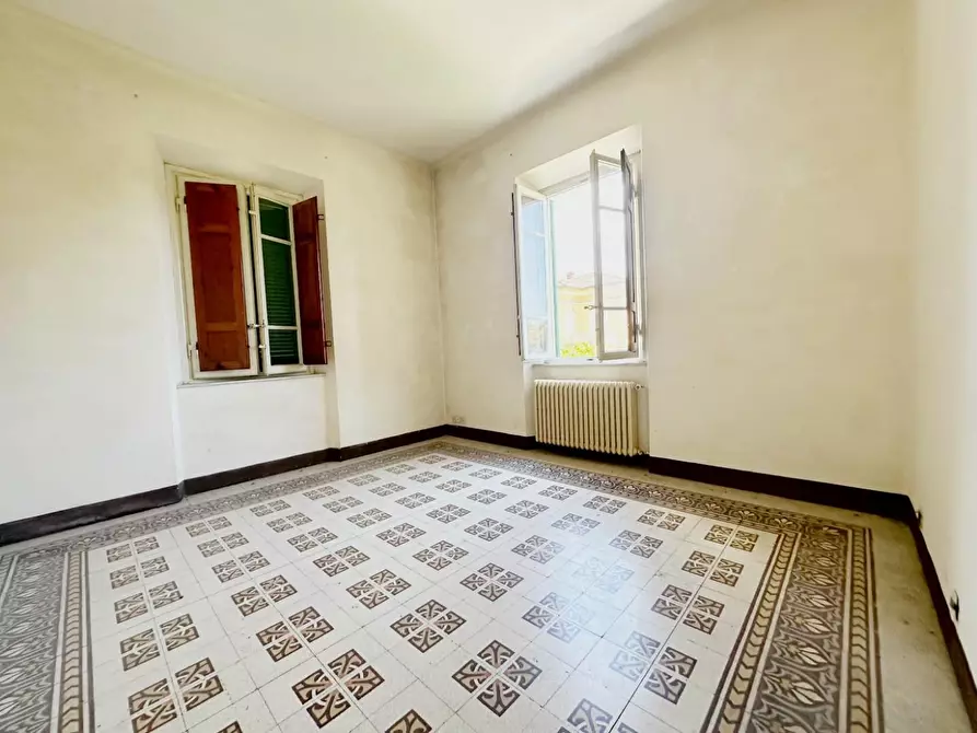 Immagine 13 di Appartamento in vendita  a Lucca
