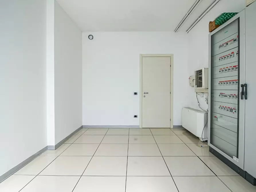 Immagine 12 di Ufficio in vendita  a Pisa