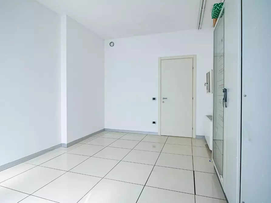 Immagine 11 di Ufficio in vendita  a Pisa