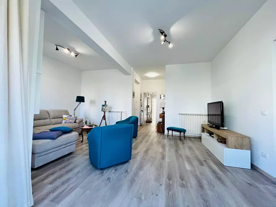 Immagine 3 di Appartamento in vendita  a Viareggio