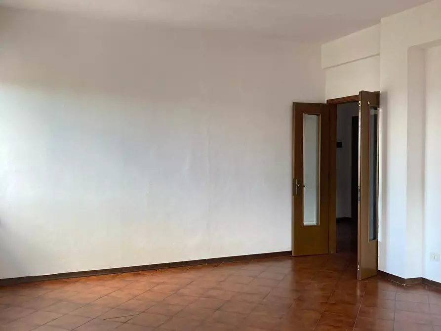 Immagine 8 di Appartamento in vendita  a Lucca