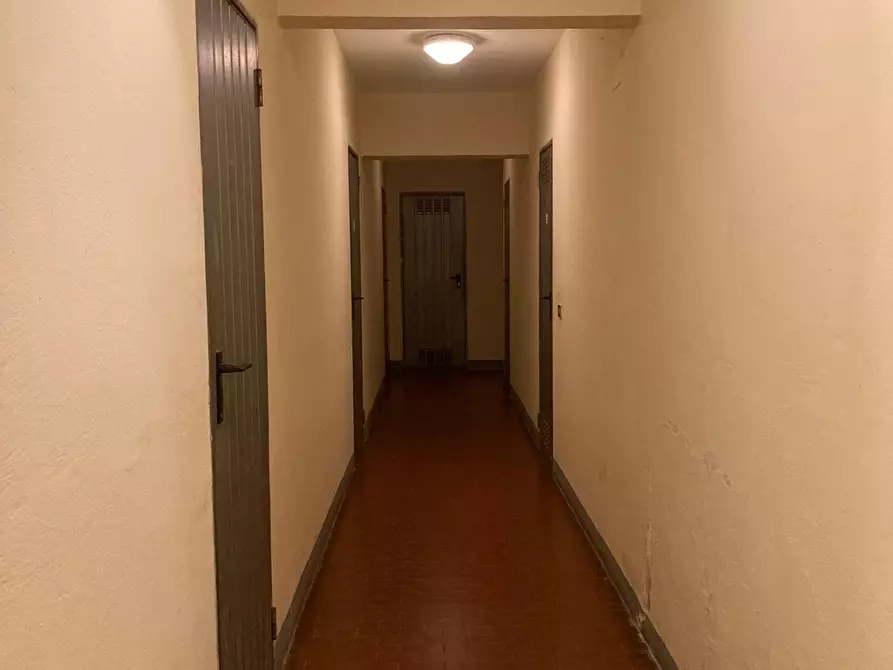 Immagine 21 di Appartamento in vendita  a Lucca