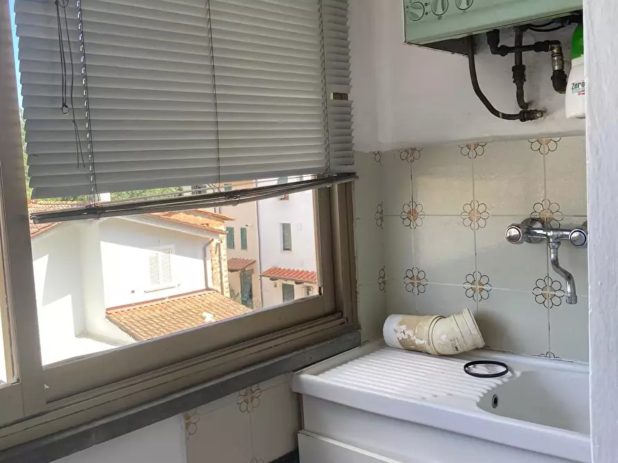 Immagine 5 di Appartamento in vendita  a Lucca