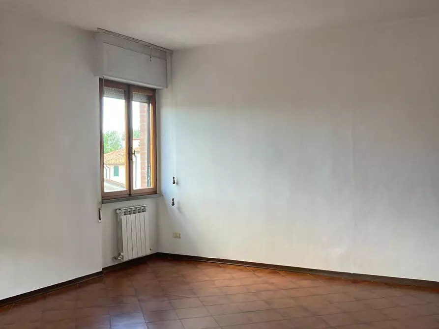 Immagine 9 di Appartamento in vendita  a Lucca