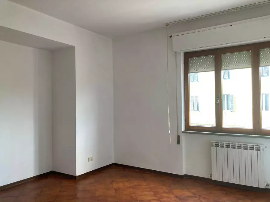 Immagine 13 di Appartamento in vendita  a Lucca