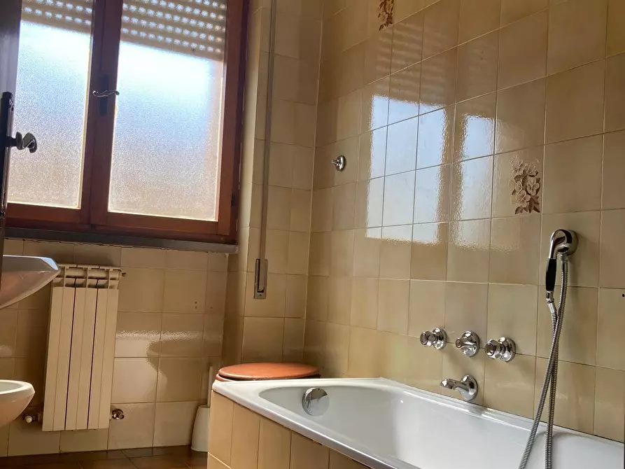 Immagine 15 di Appartamento in vendita  a Lucca