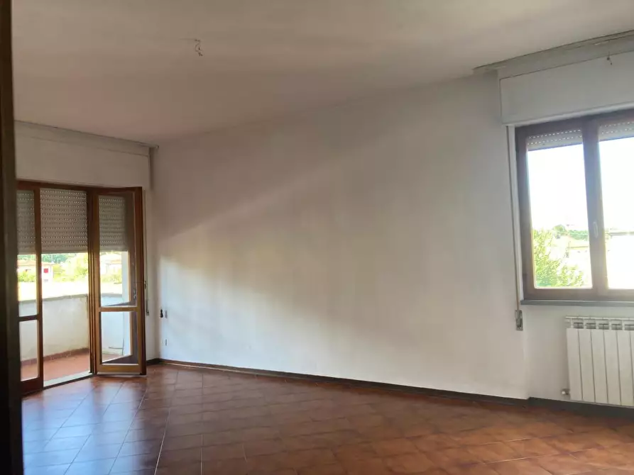 Immagine 1 di Appartamento in vendita  a Lucca