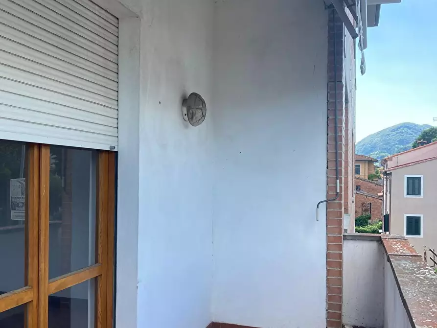 Immagine 3 di Appartamento in vendita  a Lucca