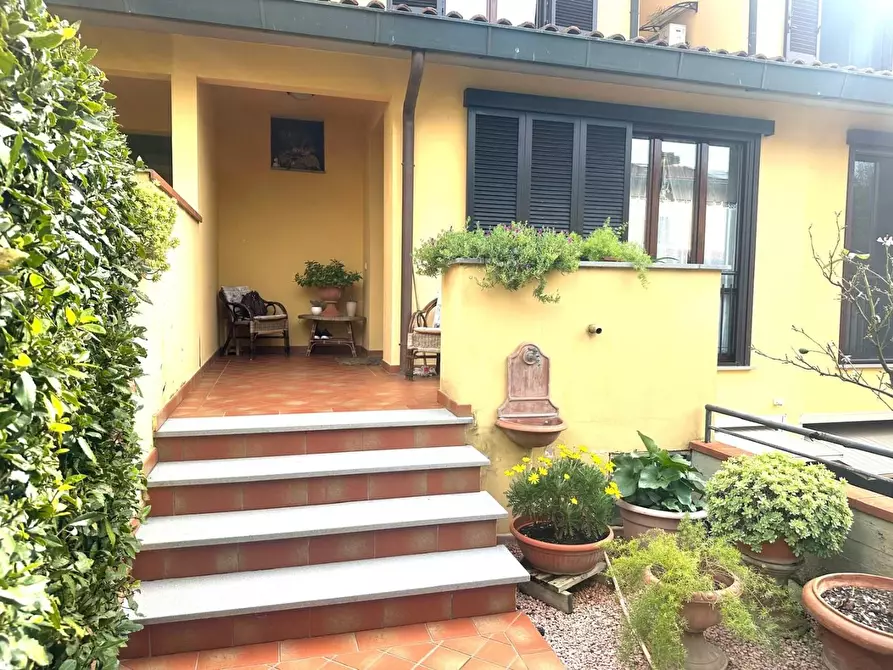 Immagine 2 di Villetta a schiera in vendita  a Campi Bisenzio